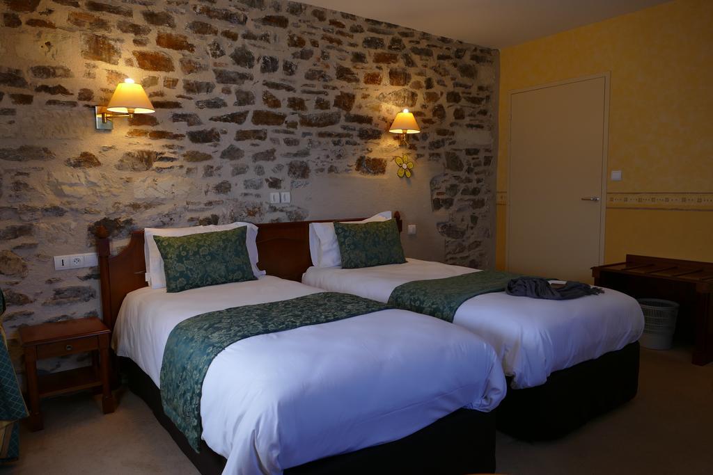 Logis Hotels Le Champalud Restaurant La Citadelle Oree-d'Anjou الغرفة الصورة