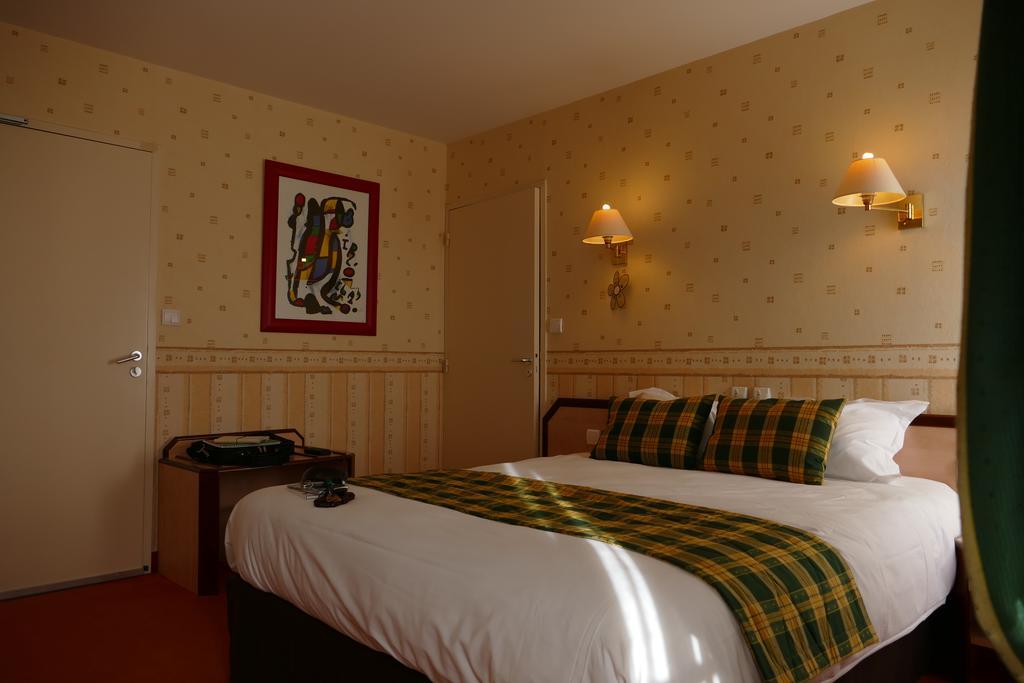 Logis Hotels Le Champalud Restaurant La Citadelle Oree-d'Anjou الغرفة الصورة