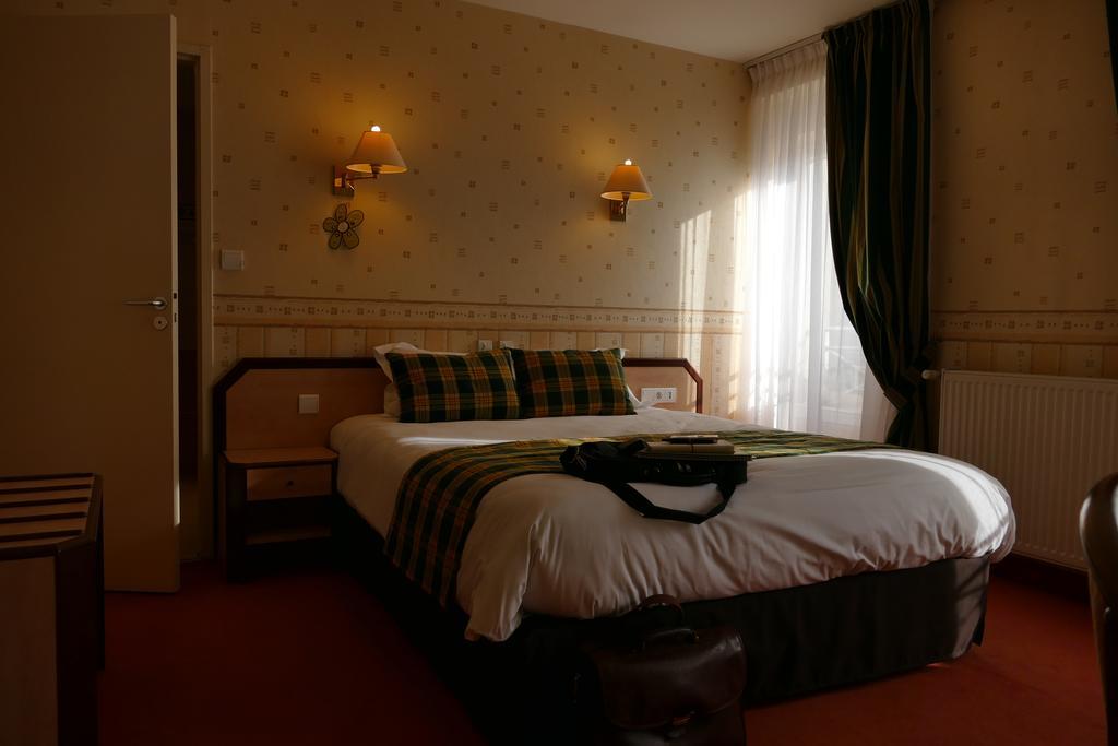 Logis Hotels Le Champalud Restaurant La Citadelle Oree-d'Anjou الغرفة الصورة