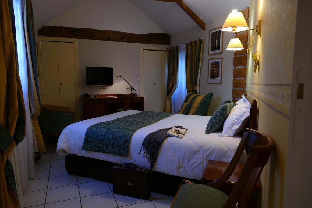 Logis Hotels Le Champalud Restaurant La Citadelle Oree-d'Anjou الغرفة الصورة