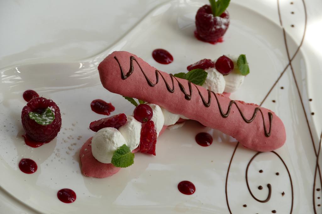 Logis Hotels Le Champalud Restaurant La Citadelle Oree-d'Anjou المظهر الخارجي الصورة
