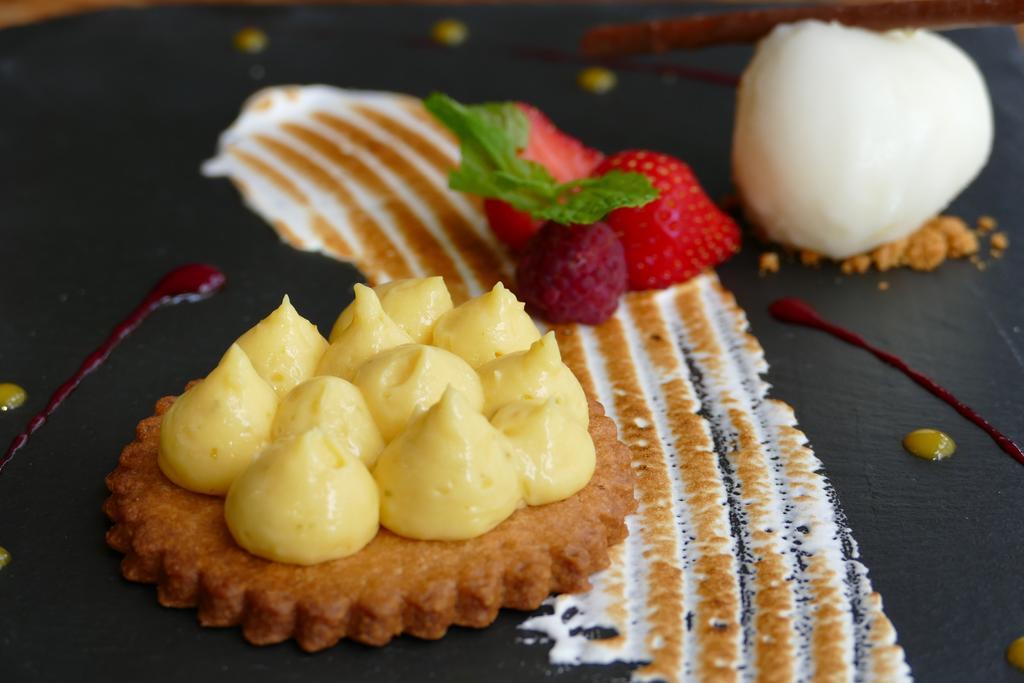 Logis Hotels Le Champalud Restaurant La Citadelle Oree-d'Anjou المظهر الخارجي الصورة